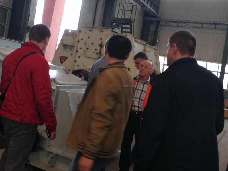 Warmly welcome Russian businessmen to visit our company to purchase equipment